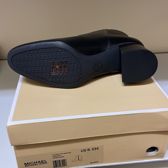 NIB $165 MICHAEL KORS Alane Pebbled Leather Ankle Boots - Picture 5 of 8